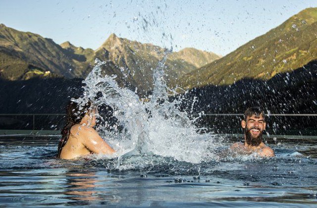 Outdoor swimming pools in Tux-Finkenberg