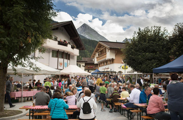 Feierliche Eröffnung in Tux