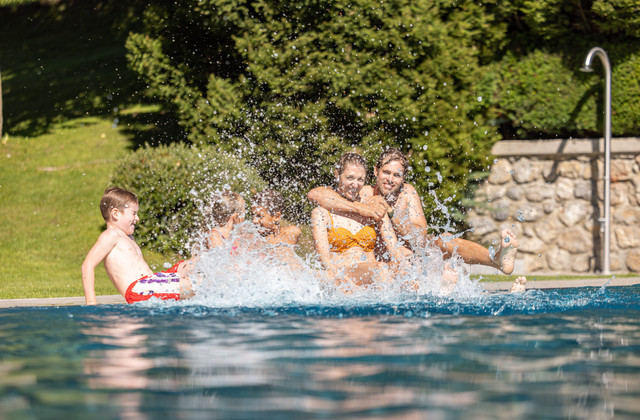 Der Sprung ins kühle Nass