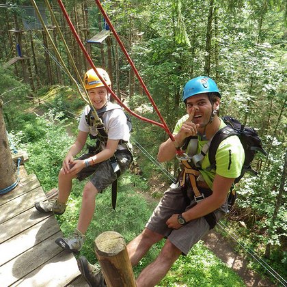 Rumhängen im Klettergarten Rumhängen im Klettergarten
