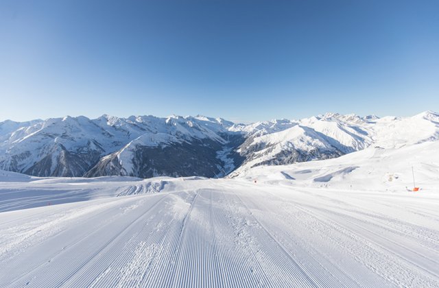 Abfahrtgenuss in der Ski- und Gletscherwelt Zillertal 3000 Abfahrtgenuss in der Ski- und Gletscherwelt Zillertal 3000